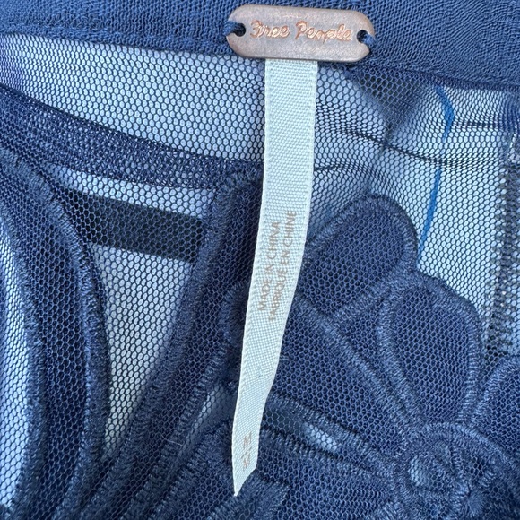 Free People Navy Blue Embroidered Blouse. Size Medium. Great Condition - Picture 6 of 14